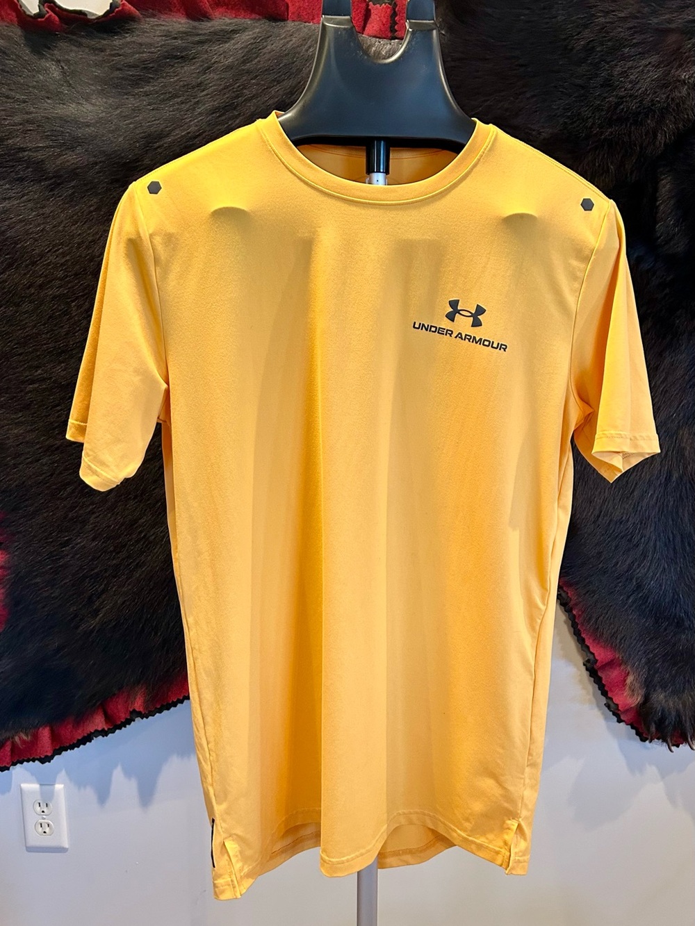 Under Armour Men’s Yellow Rush Short-Sleeve Tech Tee Sz S